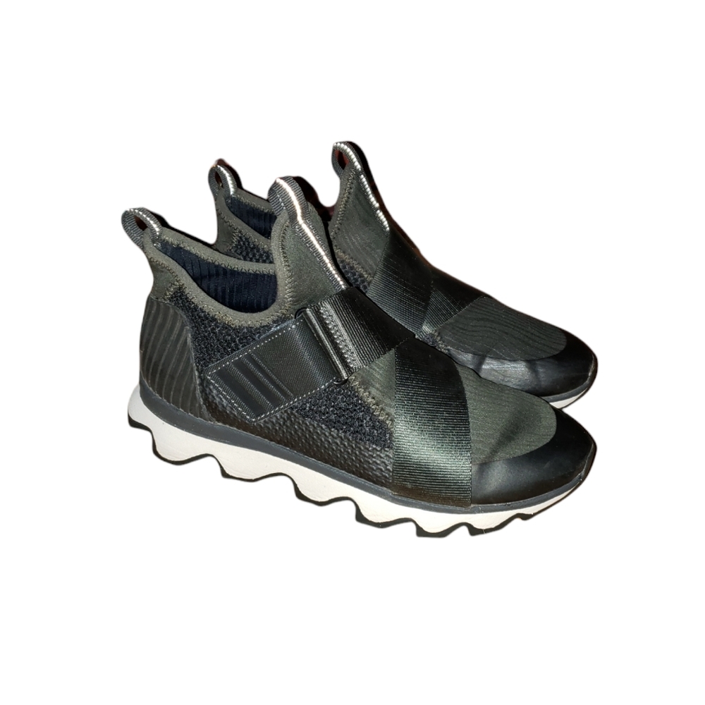 Sorel Kinetic Sneakers strapped closure size 7.5
